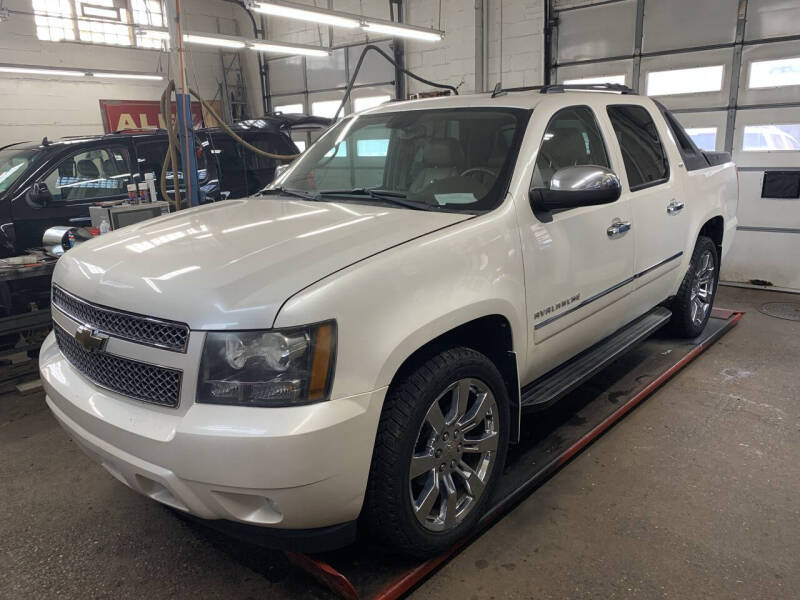 2011 Chevrolet Avalanche LTZ's photo