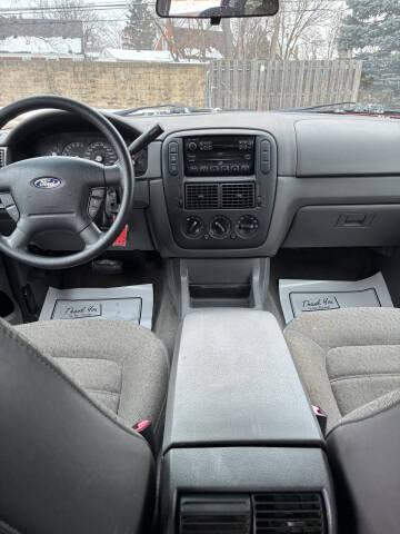 2004 Ford Explorer XLS