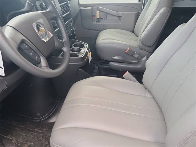 2025 Chevrolet Express 2500