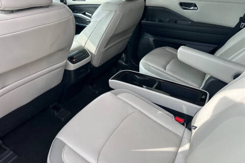 2022 Nissan Pathfinder SL