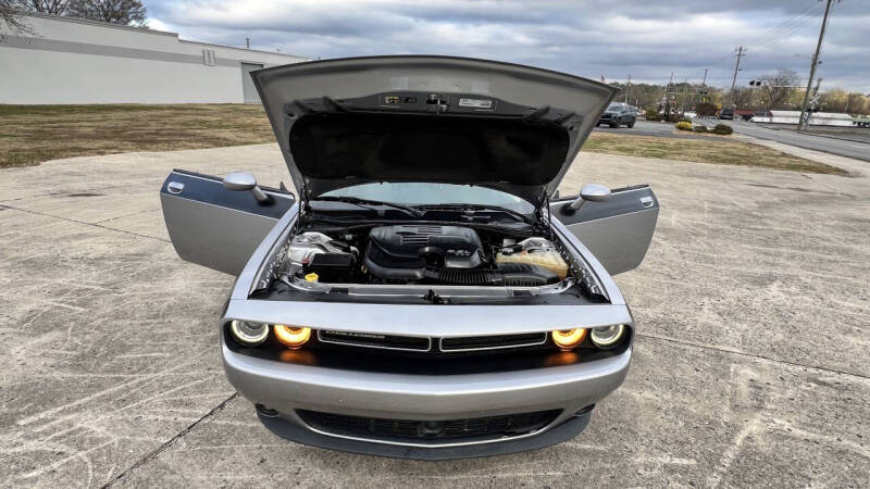 2018 Dodge Challenger SXT Plus