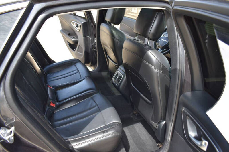 2016 Chrysler 200 C