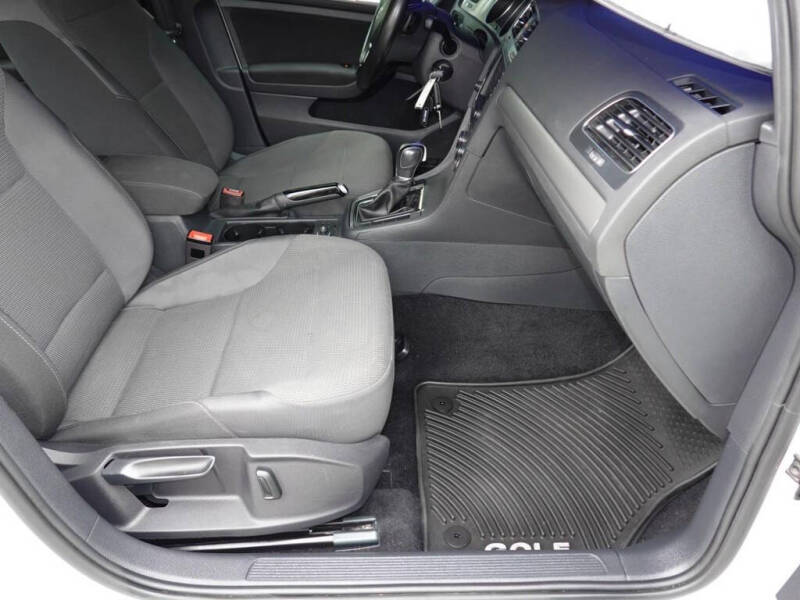 2017 Volkswagen Golf SportWagen