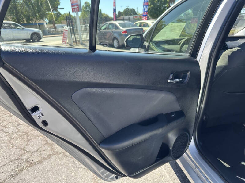 2016 Toyota Prius Two
