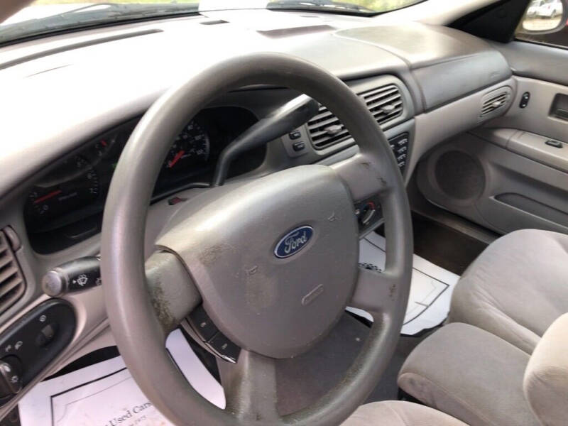 2005 Ford Taurus SE