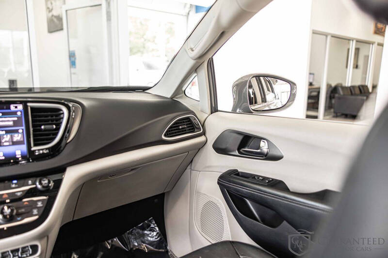 2022 Chrysler Pacifica Touring L