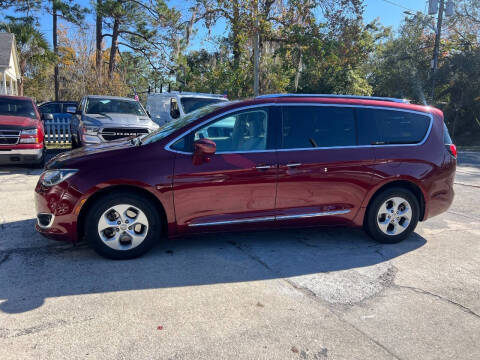 2017 Chrysler Pacifica Touring-L Plus