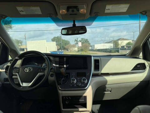 2015 Toyota Sienna XLE 8-Passenger