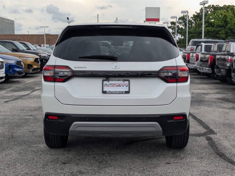 2024 Honda Pilot EX-L w/Rear Captain's Chairs