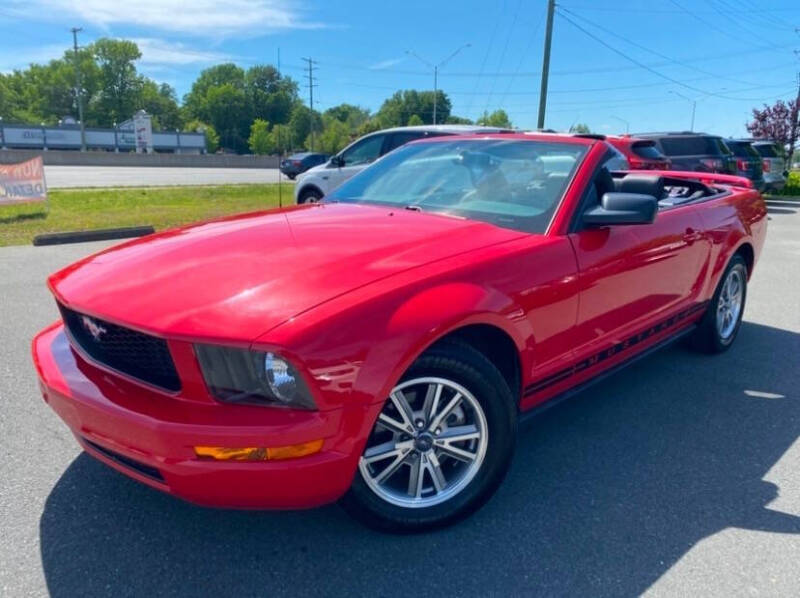 2005 Ford Mustang V6 Deluxe