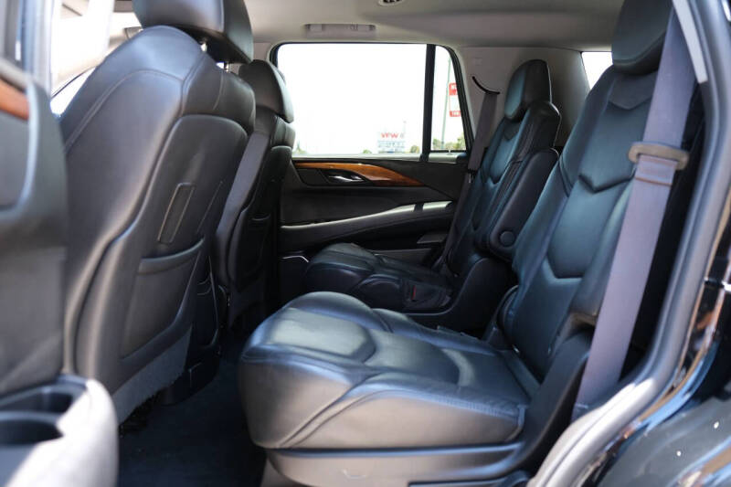 2016 Cadillac Escalade Luxury Collection