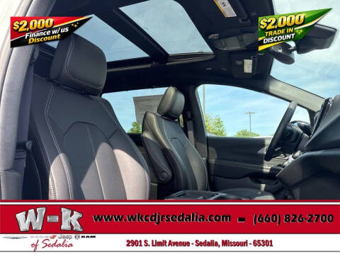 2027 Chrysler Pacifica Select