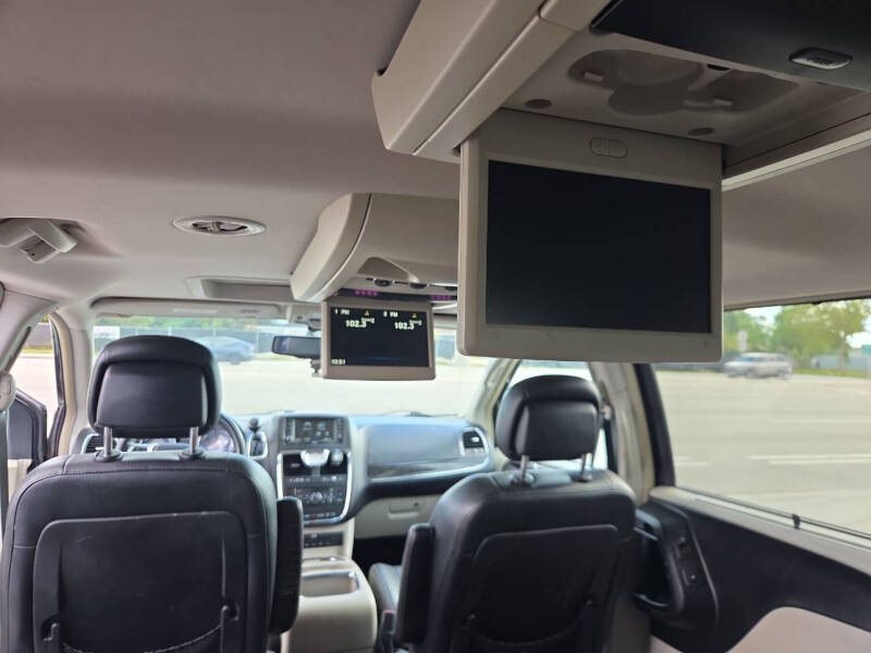 2014 Chrysler Town and Country Touring-L