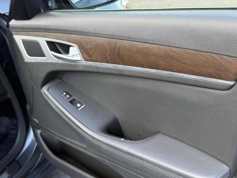 2016 Hyundai Genesis