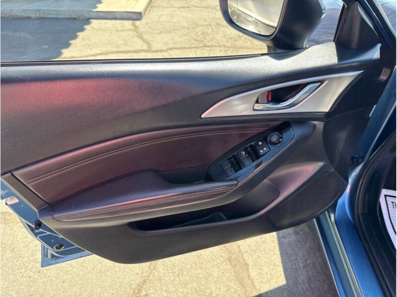 2017 Mazda MAZDA3 Touring