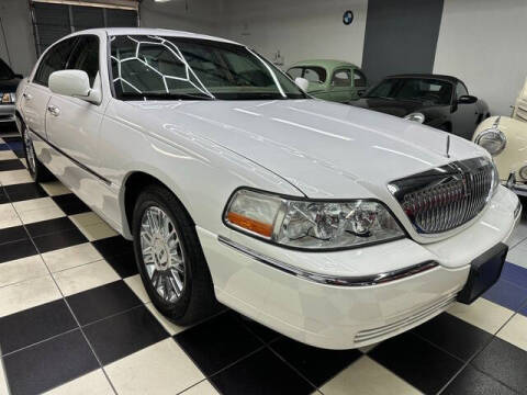 2009 Lincoln Town Car for sale at Podium Auto Sales Inc in Pompano Beach FL