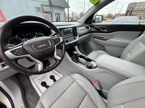 2017 GMC Acadia SLT-1