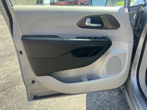 2017 Chrysler Pacifica Touring-L
