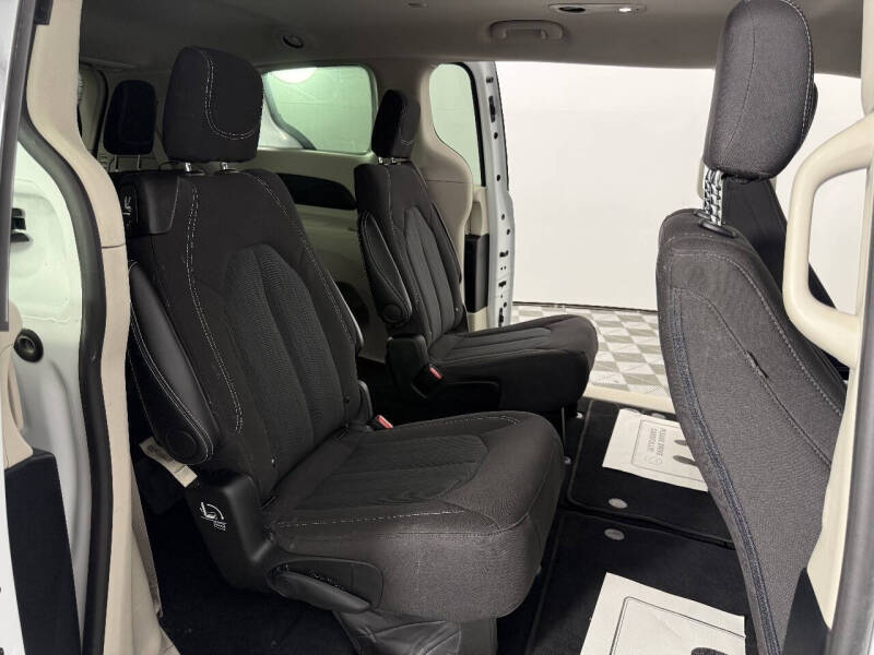 2024 Chrysler Voyager LX