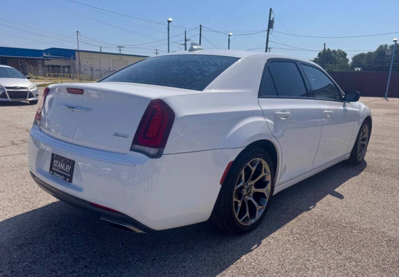 2018 Chrysler 300 Touring