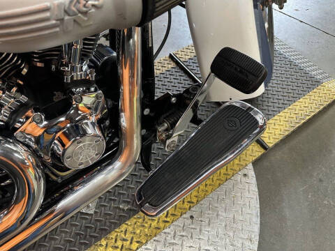2005 Harley-Davidson FLSTN - Softail Deluxe