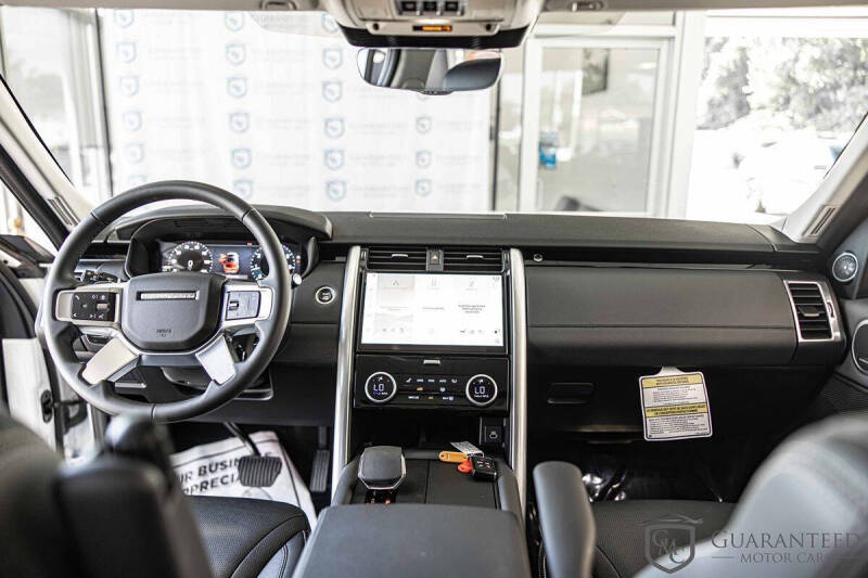 2024 Land Rover Discovery P300 S