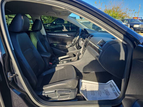 2017 Volkswagen Passat 1.8T R-Line