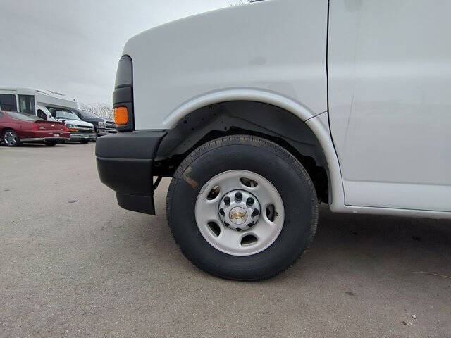 2025 Chevrolet Express 2500