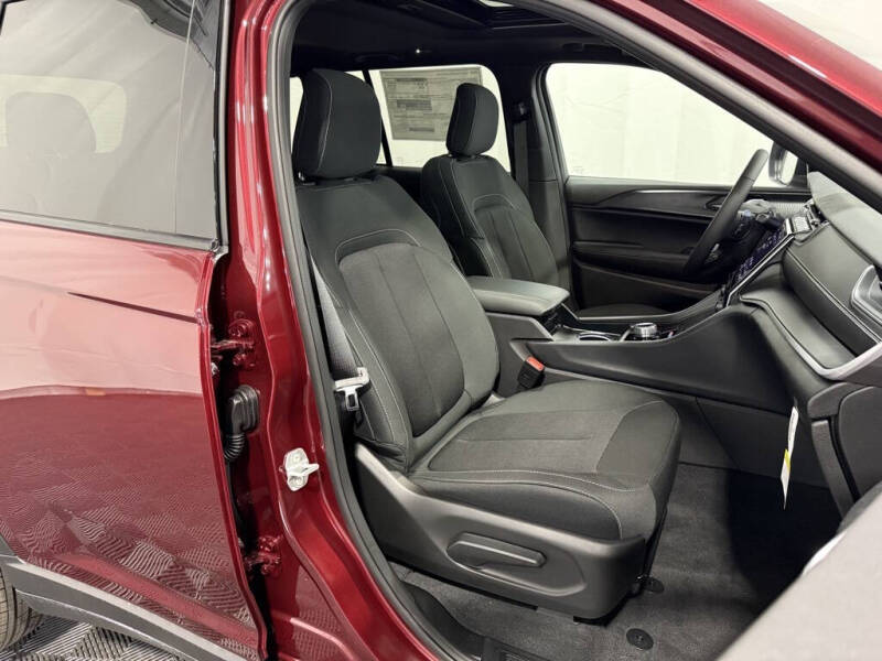 2025 Jeep Grand Cherokee Laredo X