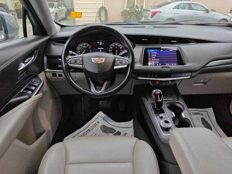 2023 Cadillac XT4 Premium Luxury