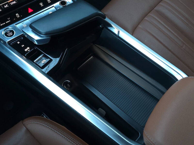 2024 Audi Q8 e-tron quattro Premium Plus