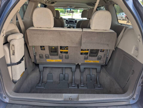 2014 Toyota Sienna LE 8-Passenger