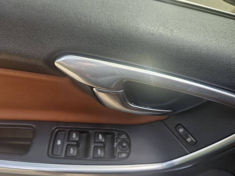 2015 Volvo V60 T5 Drive-E Platinum
