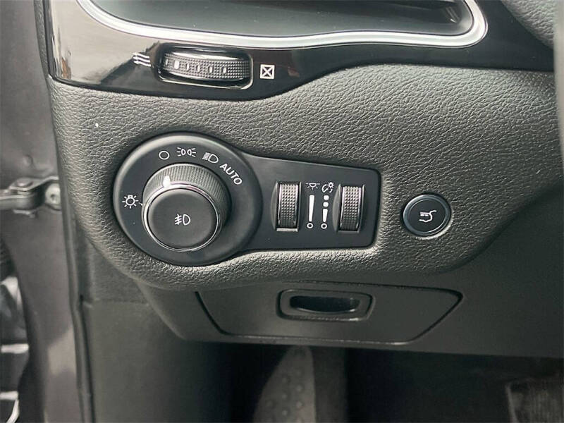 2023 Jeep Cherokee Altitude Lux