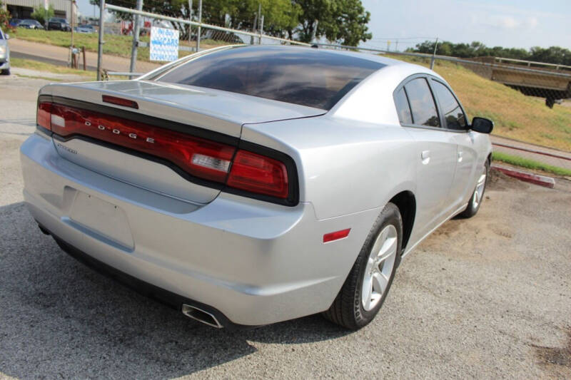 2012 Dodge Charger SE photo 10