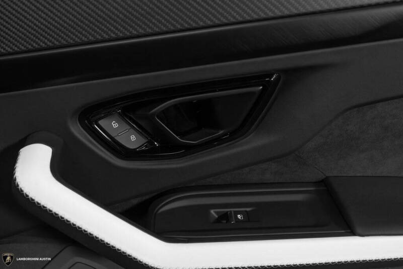 2025 Lamborghini Urus SE