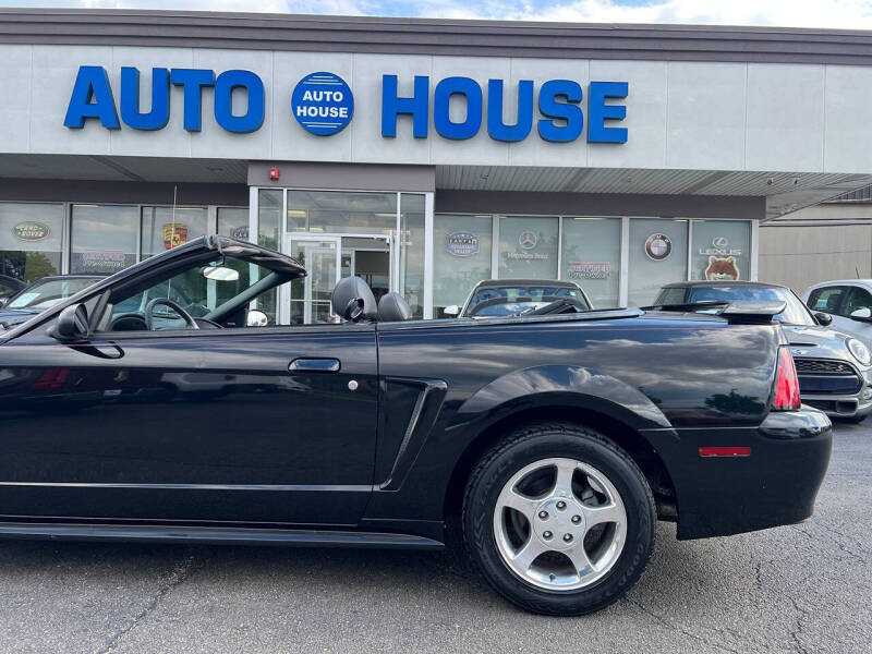 2004 Ford Mustang Deluxe