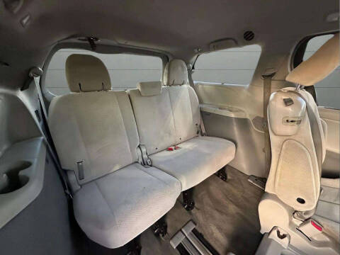 2014 Toyota Sienna LE 8-Passenger