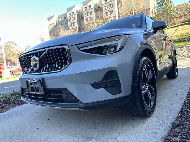 2025 Volvo XC40 B5 Core Bright Theme