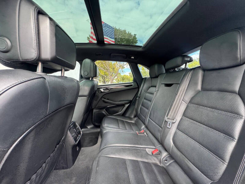 2023 Porsche Macan T