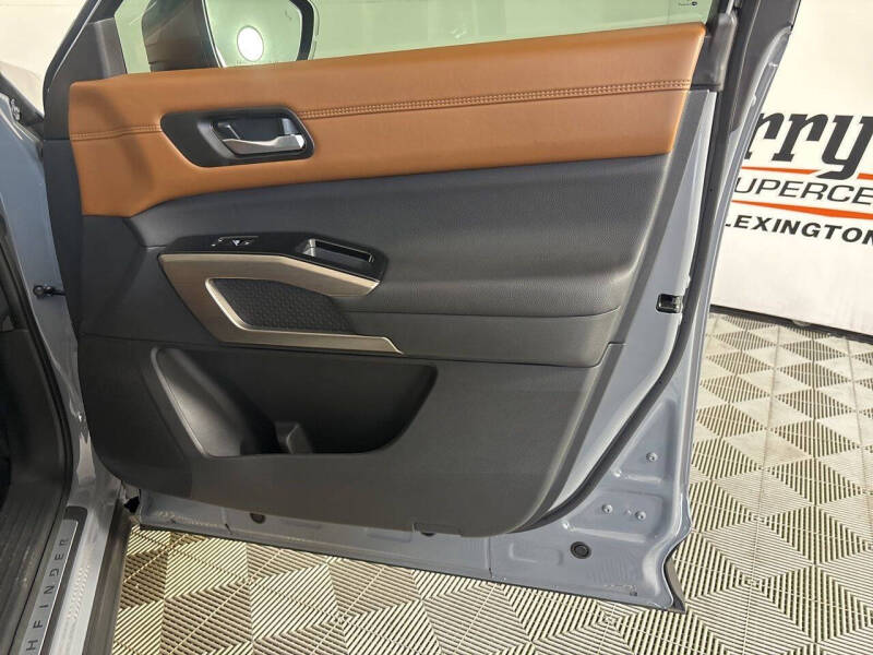 2025 Nissan Pathfinder Platinum