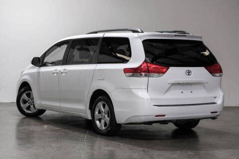 2011 Toyota Sienna LE 8-Passenger
