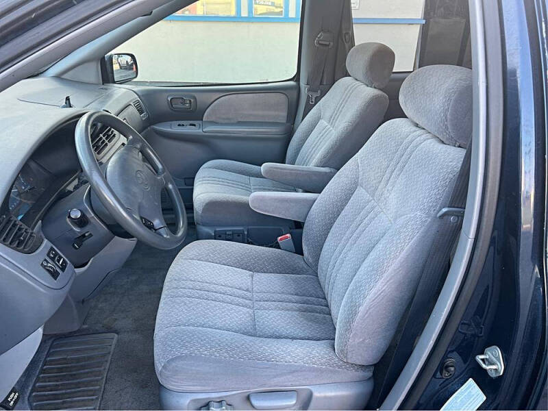2003 Toyota Sienna CE