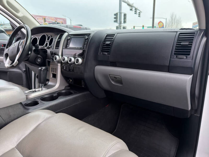 2016 Toyota Sequoia SR5