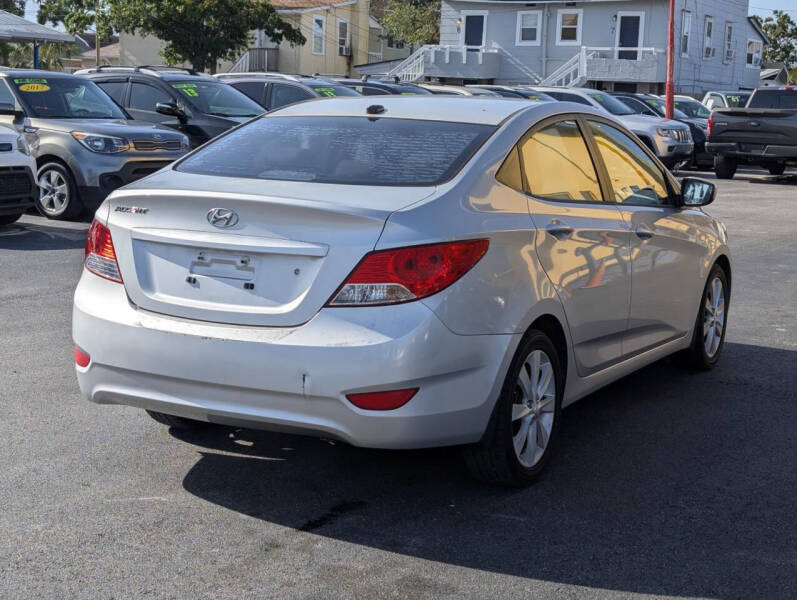 2013 Hyundai Accent GLS