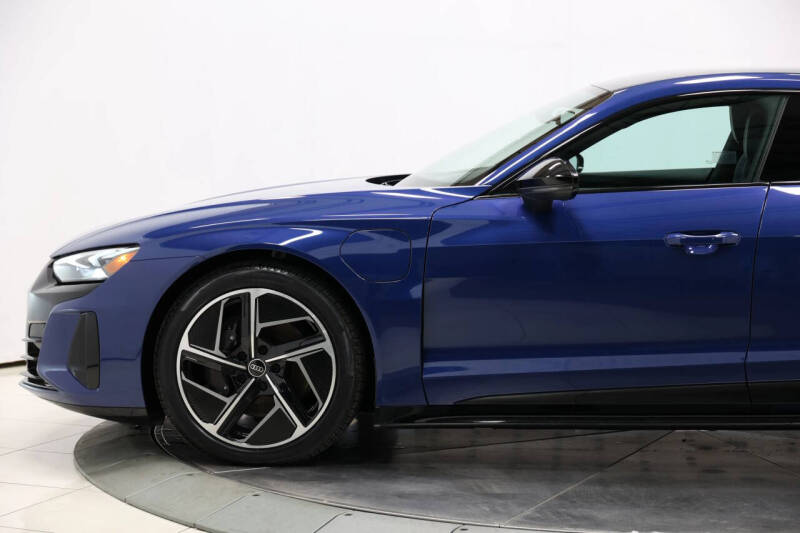 2024 Audi e-tron GT quattro Premium Plus