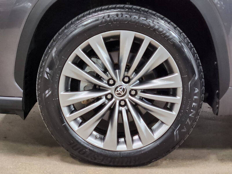 2022 Toyota Highlander Hybrid Platinum