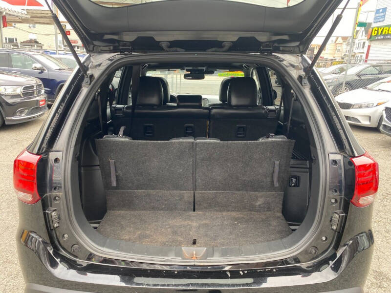 2020 Mitsubishi Outlander Special Edition