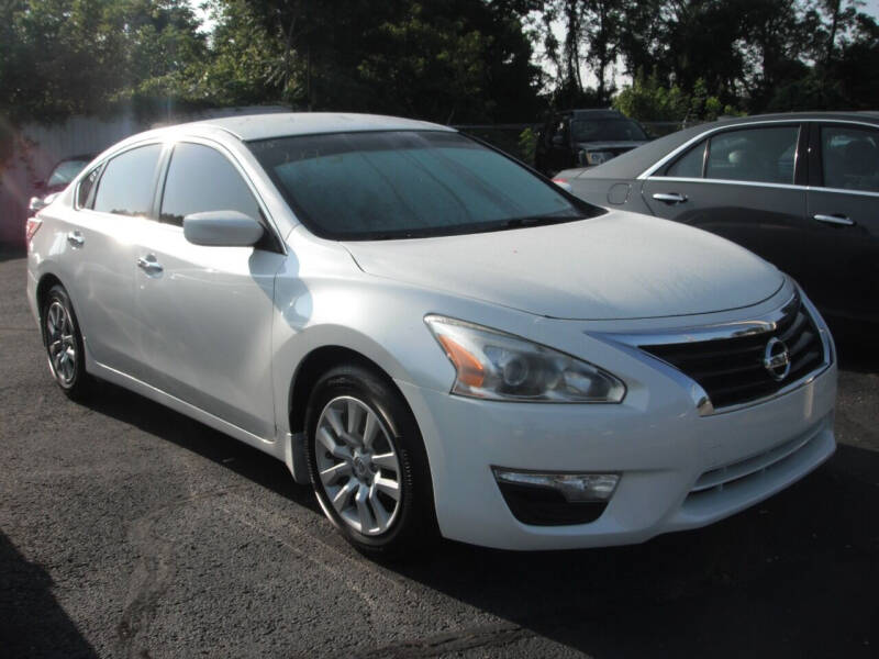 2015 Nissan Altima for sale at lemity motor sales in Zanesville OH