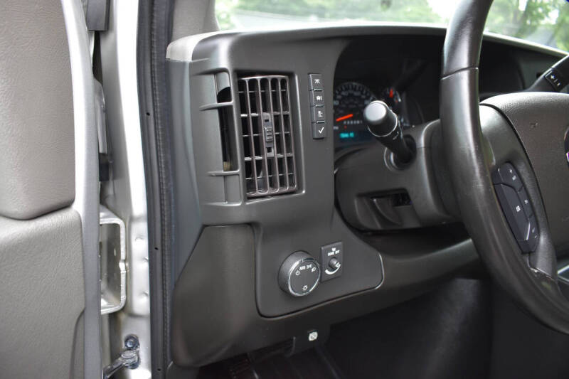 2023 GMC Savana 2500